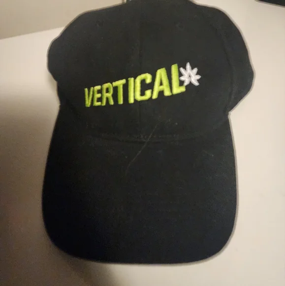 Vertical Hat - Picture 1 of 4